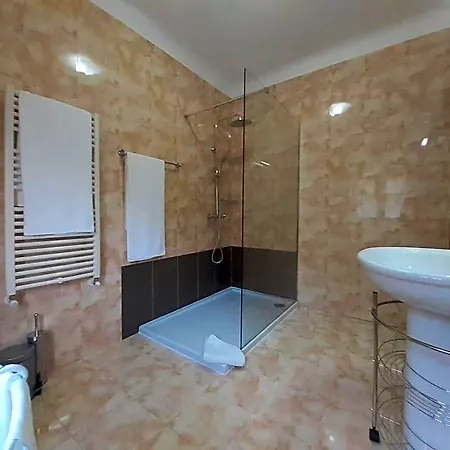 Alfatima Nocleg ze śniadaniem 4*